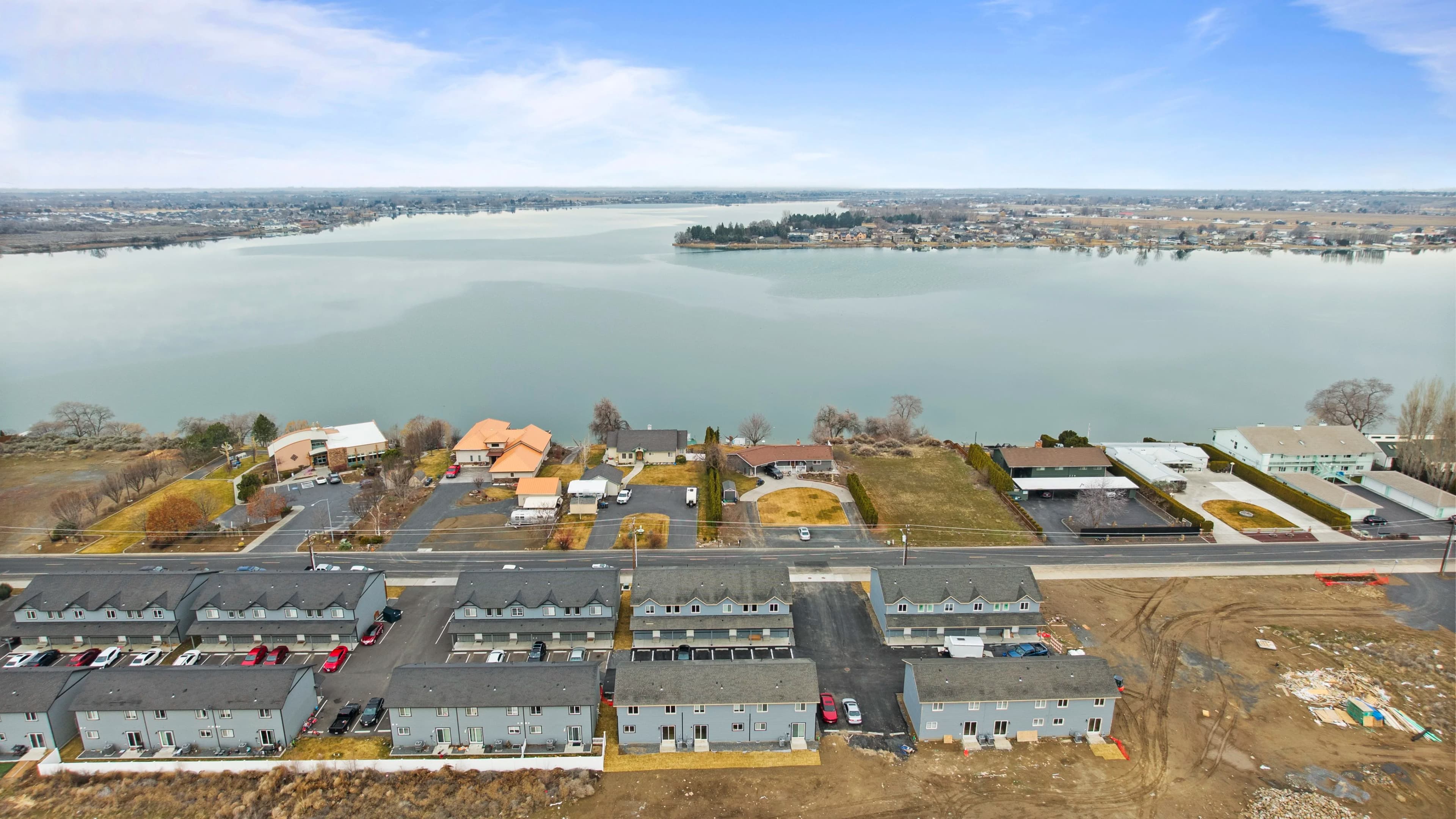 Rentals Near the Moses Lake Marina — Moses Lake waterfront near 2721 W Marina Drive