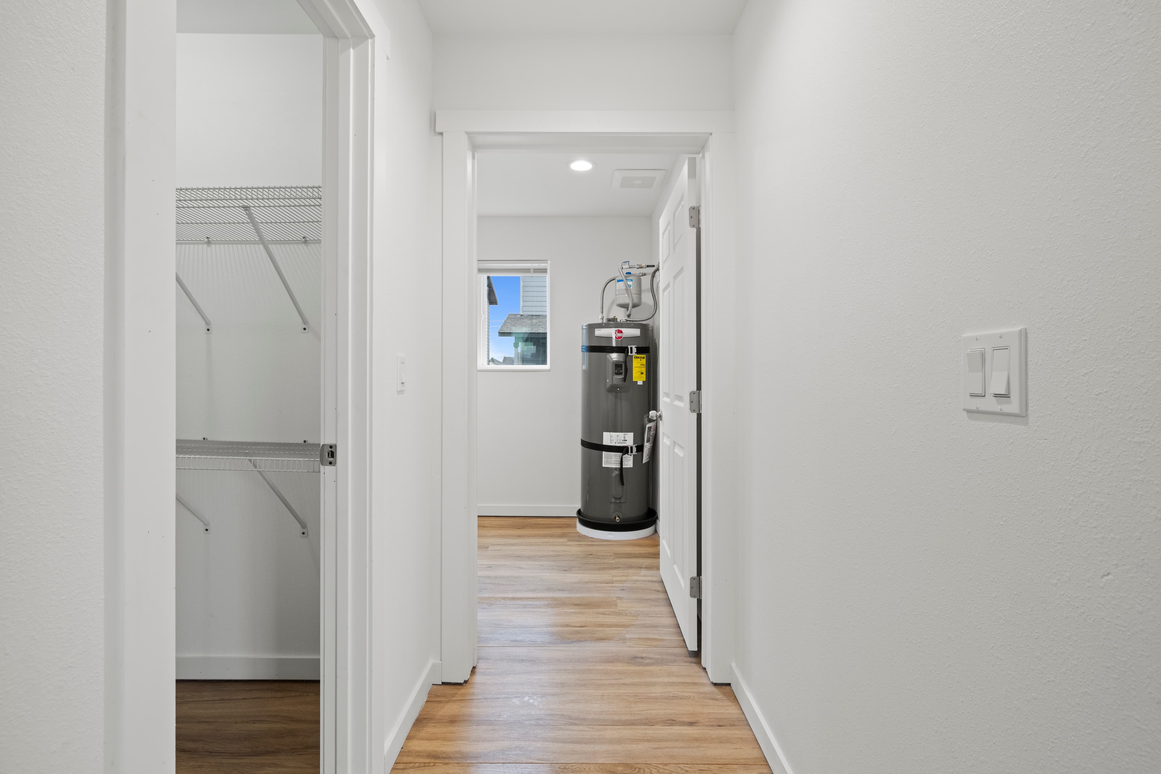 Spacious 2 & 3 Bedroom Townhomes for Rent in Moses Lake — Bedroom interior with closet detail in a Marina Shore Villas townhome