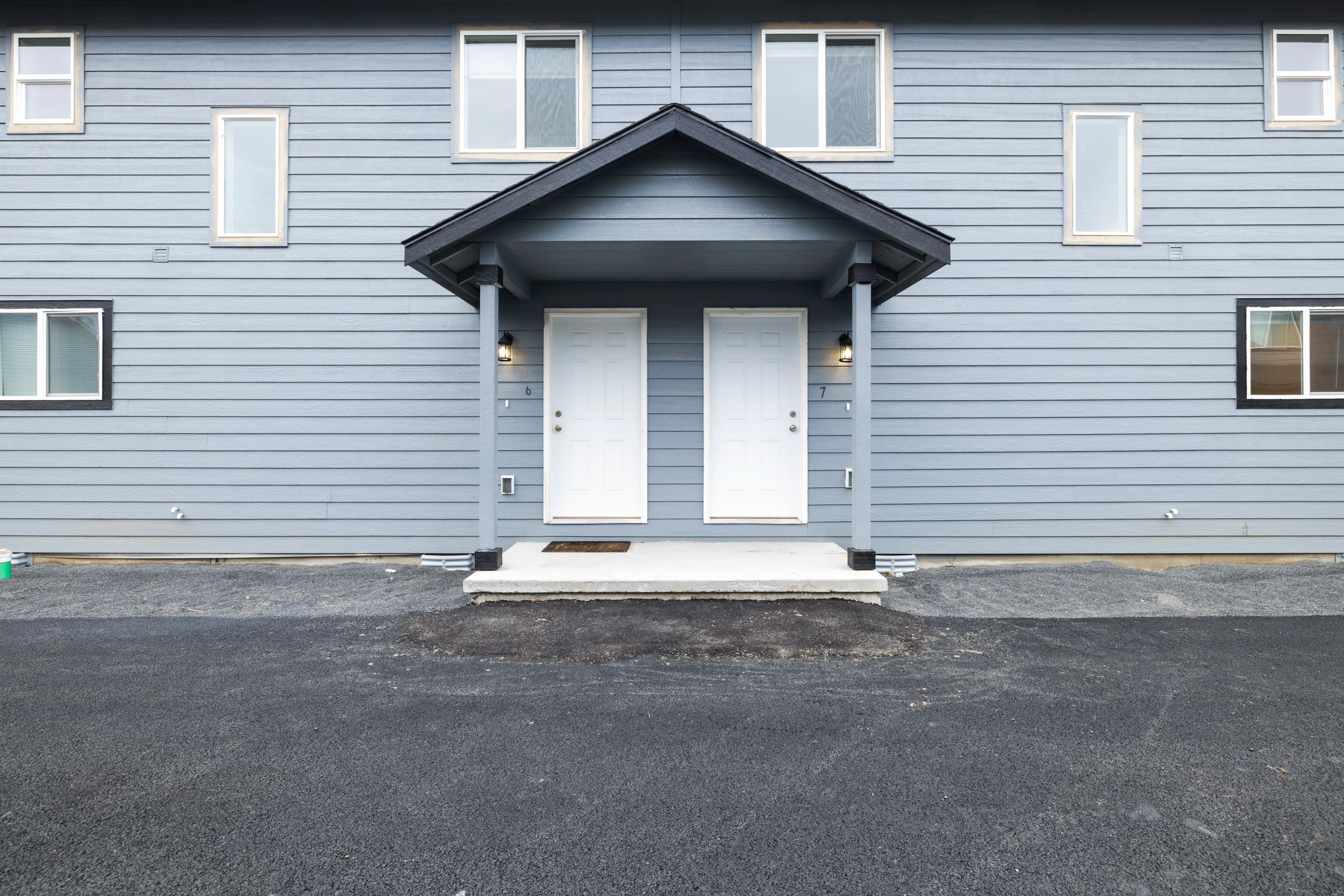 Pet Friendly Townhomes for Rent in Moses Lake — Front entry of a Marina Shore Villas Moses Lake townhome