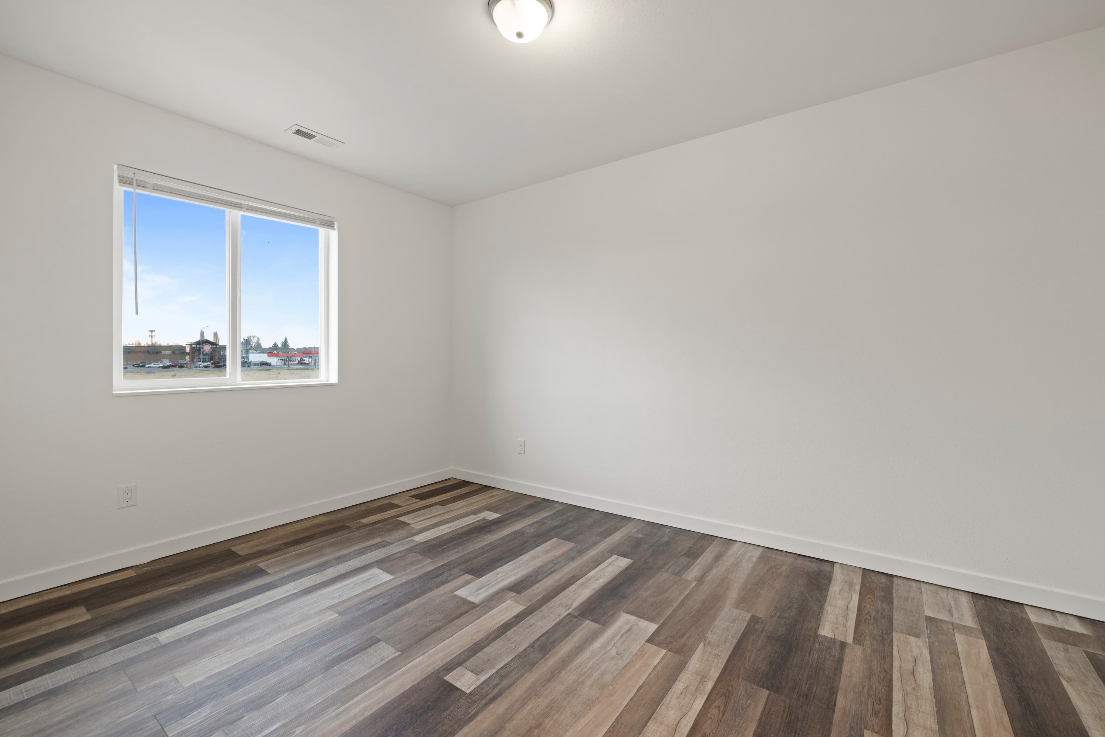 Open-concept living room in a Marina Shore Villas Moses Lake townhome