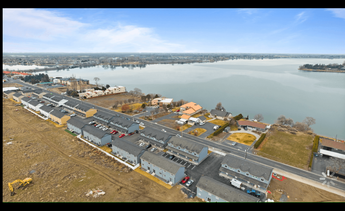 Open-concept living room in a Marina Shore Villas Moses Lake townhome
