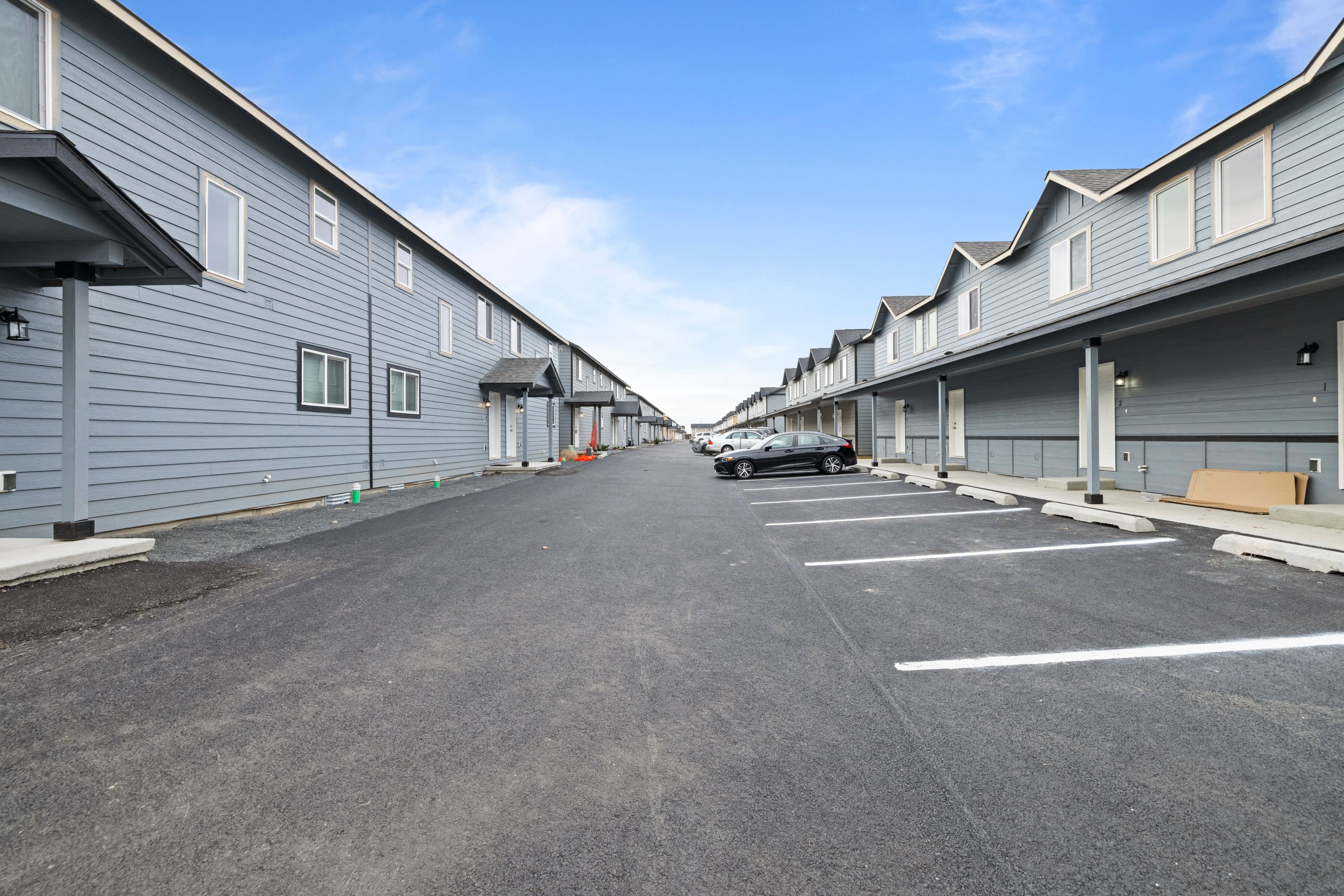 Pet Friendly Townhomes for Rent in Moses Lake — Street view of the Marina Shore Villas neighborhood in Moses Lake