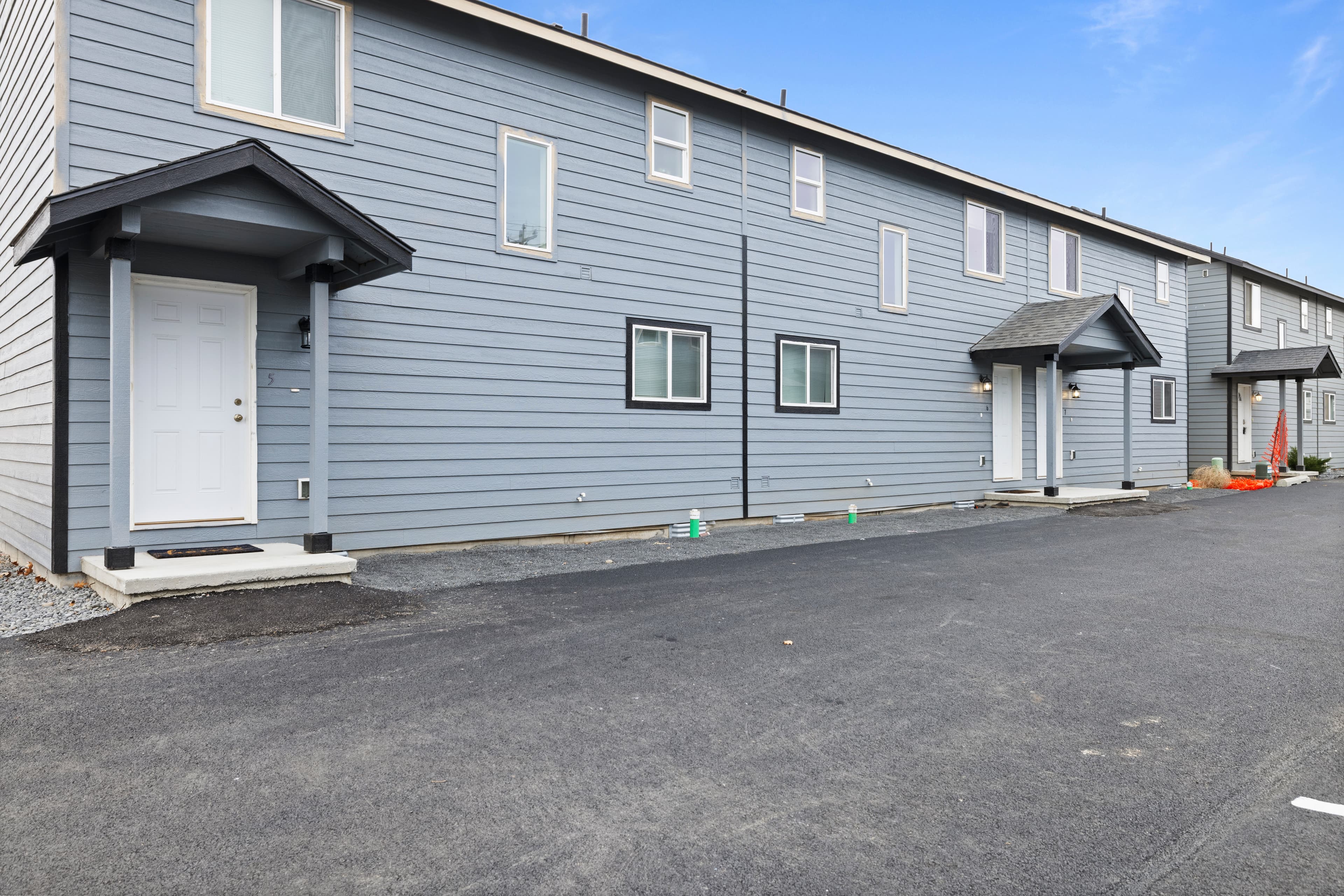 Wide exterior view of Marina Shore Villas townhomes in Moses Lake, WA